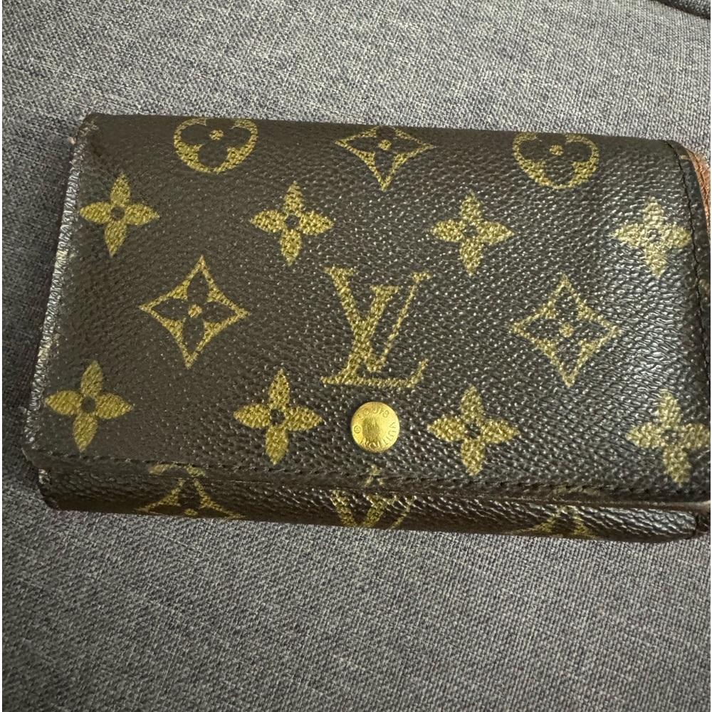 Louis Vuitton Wallet - compact